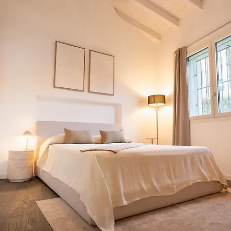 Al Porto Lakefront With Private Garage Villa