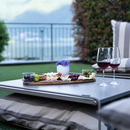 Al Porto Lakefront With Private Garage Villa