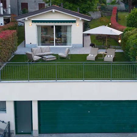 Villa Al Porto Lakefront With Private Garage Pianello Del Lario