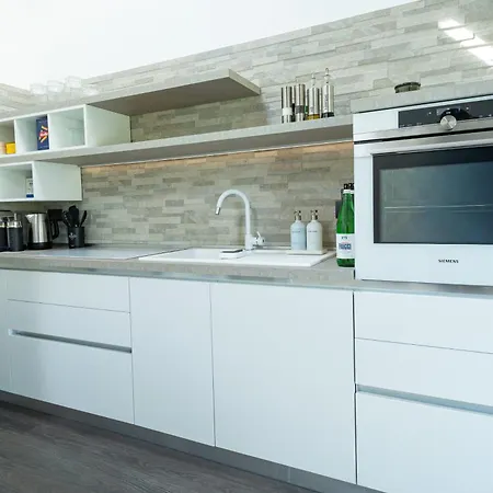 Al Porto Lakefront With Private Garage Villa